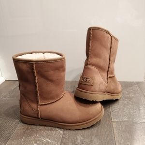 New Kids Waterproof UGG size 2US